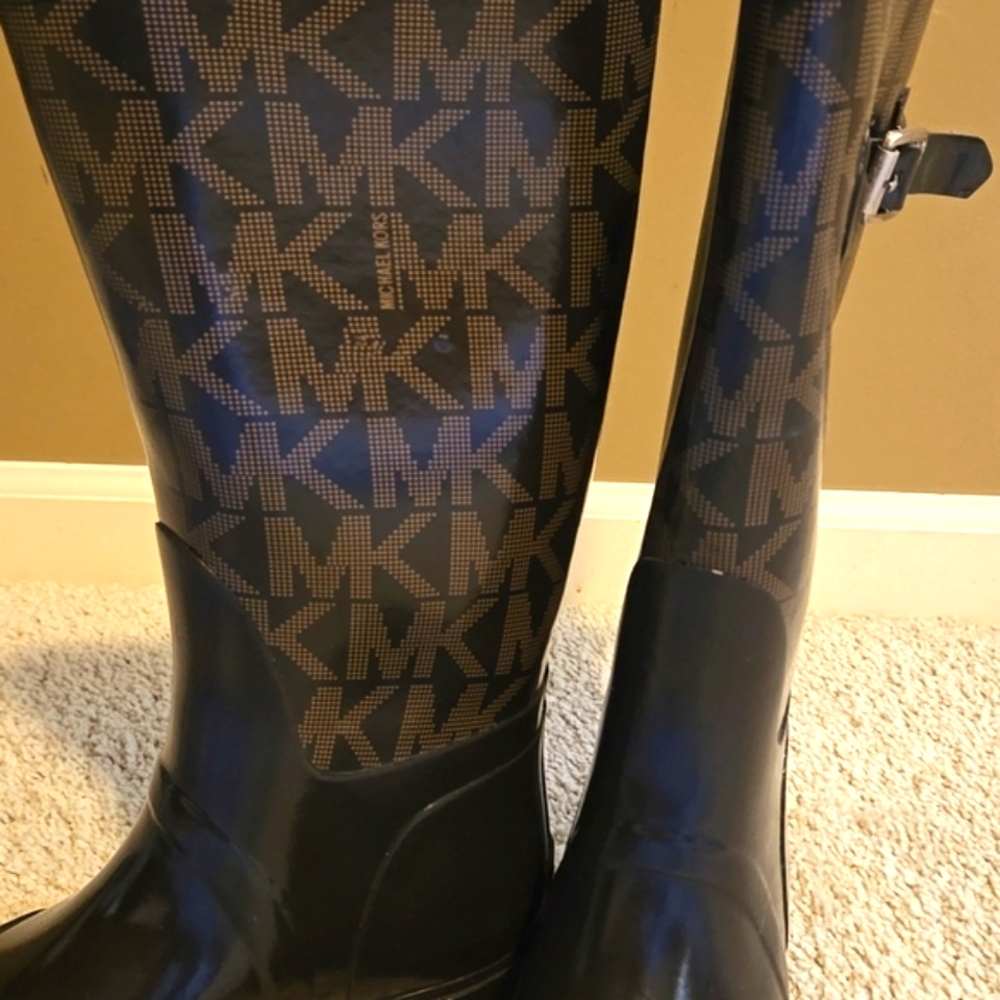 EXCELLENT Michael Kors tall rain boots size 6M brown/tan .. fashion forward - Picture 2 of 10